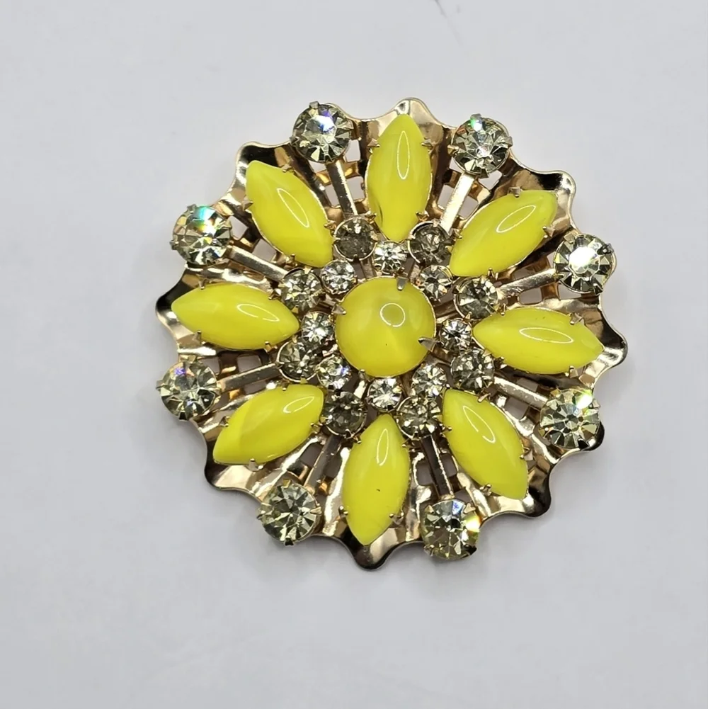 Vintage 60s Yellow Cabochons Prong Set Rhinestones Brooch